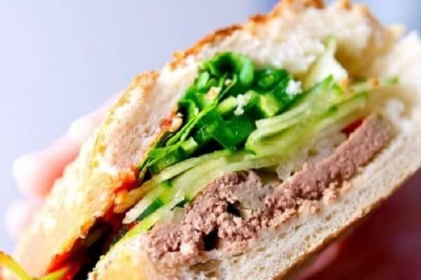 Bánh mì pate cho một bữa sáng dinh dưỡng (Ảnh minh họa)