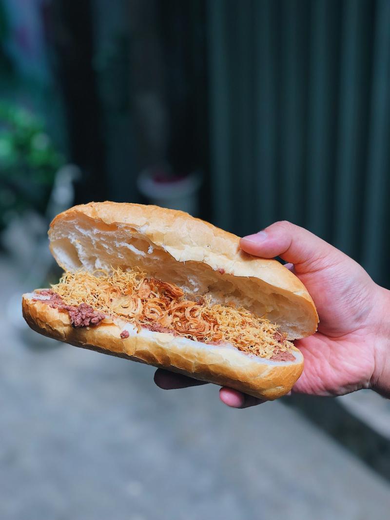 Bánh mì chà bông gà - 37, Phan Đình Phùng