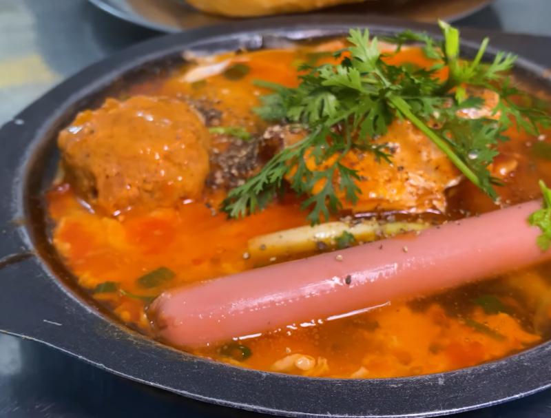 Bánh mì chảo đường Cách Mạng