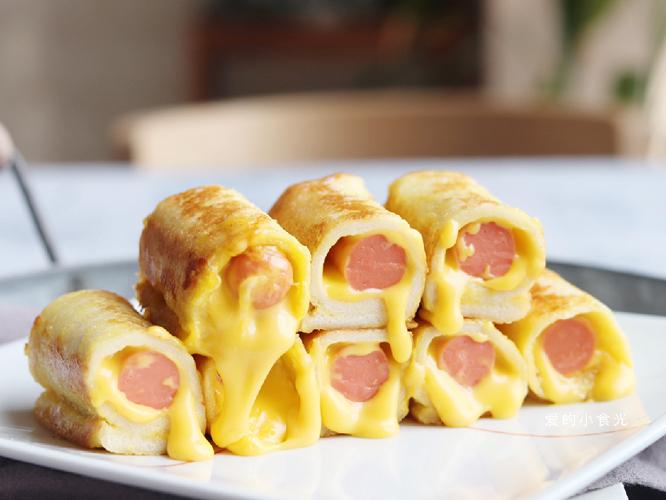 Bánh mì cuộn trứng phô mai xúc xích