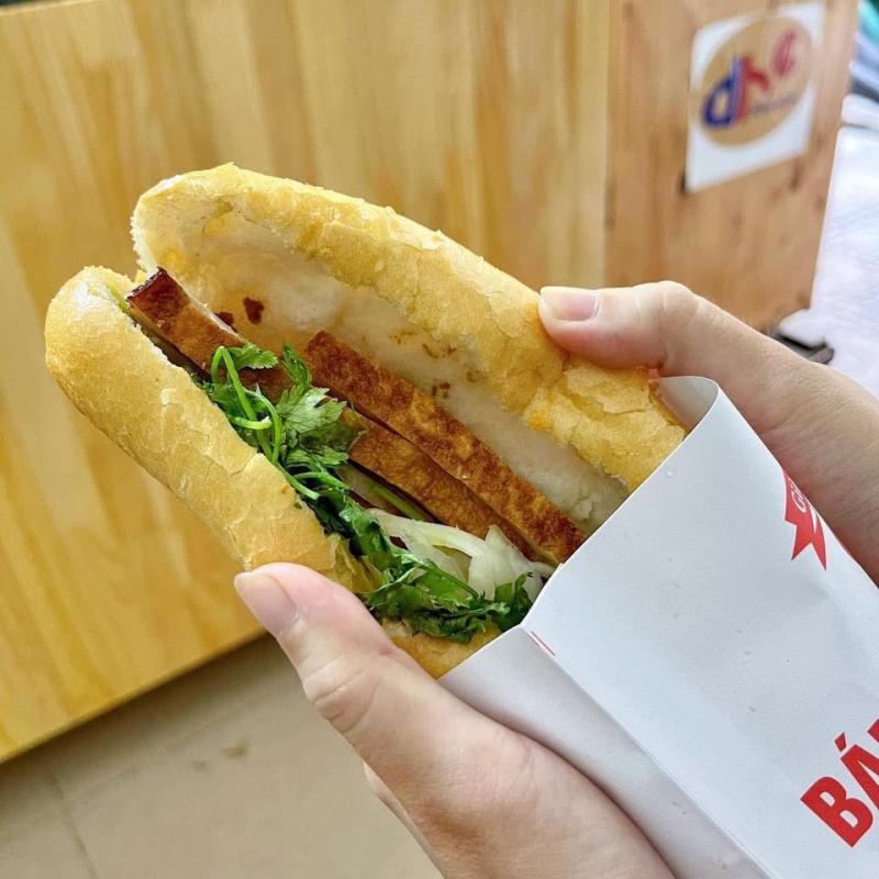 Bánh mì chả giò Dũng Hạnh