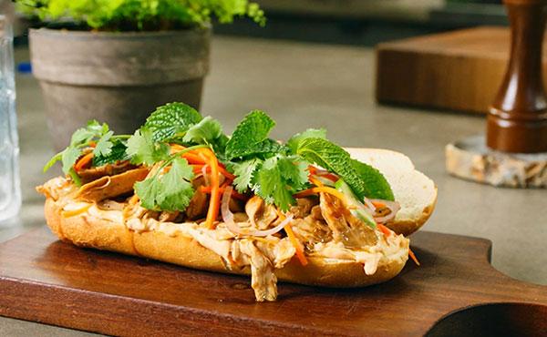 Bánh mì kẹp gà