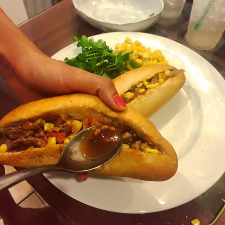 Bánh Mì Vợ Ong Vàng