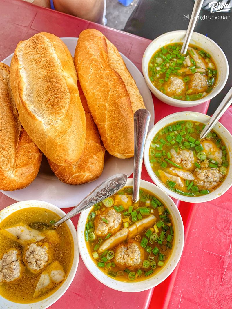 Bánh mì xíu mại Hoàng Diệu