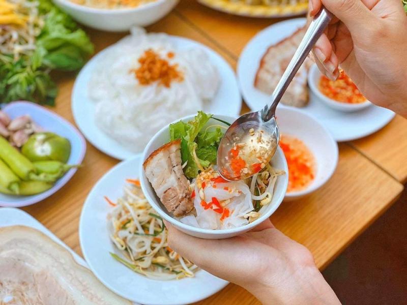Bánh Mướt Ram Giò