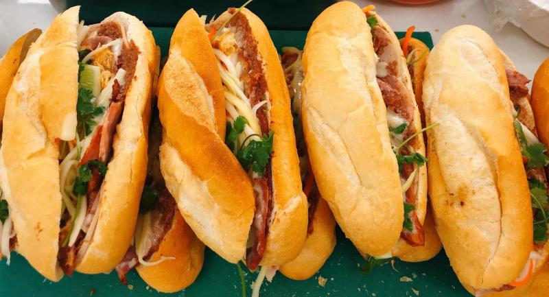 Bánh Mỳ & Xôi Yến Bee