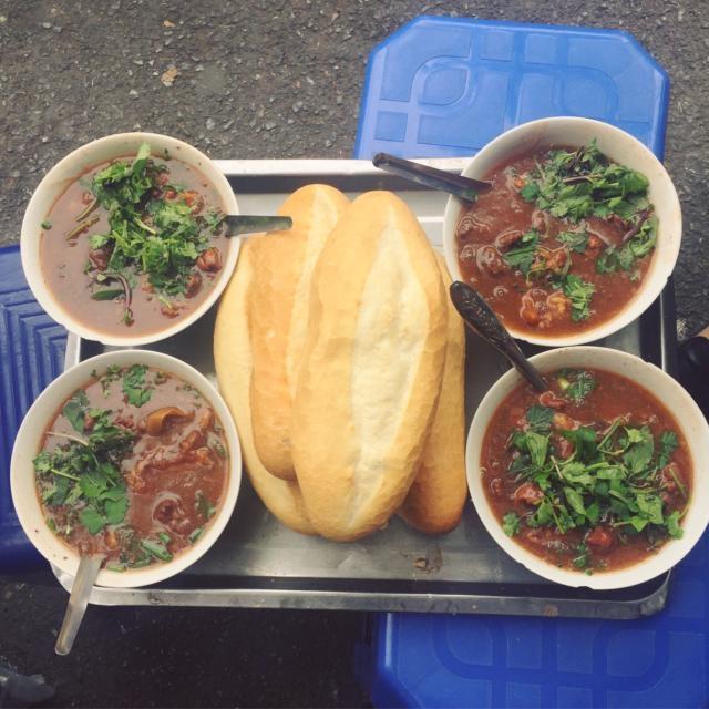 Trâm - Bánh Mì Sốt Vang Đình Ngang