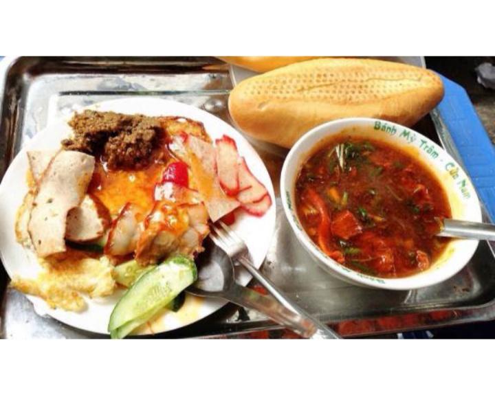 Trâm - Bánh Mì Sốt Vang Đình Ngang