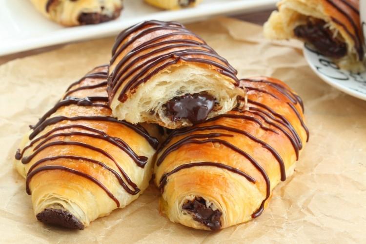 Pain au Chocolat - Món bánh ngọt trứ danh của Paris