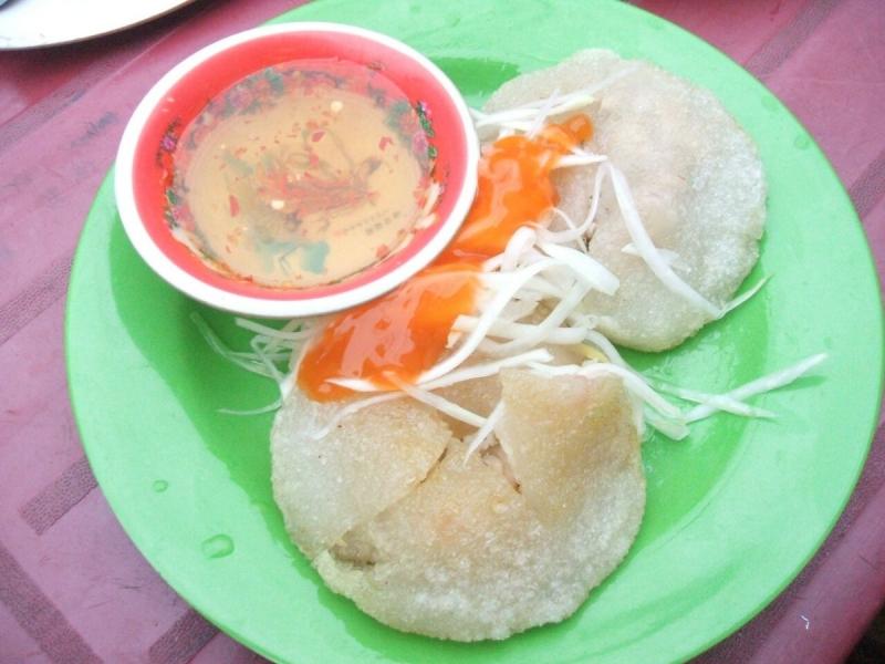 Món bánh sắn hấp dẫn cùng nước chấm đúng vị