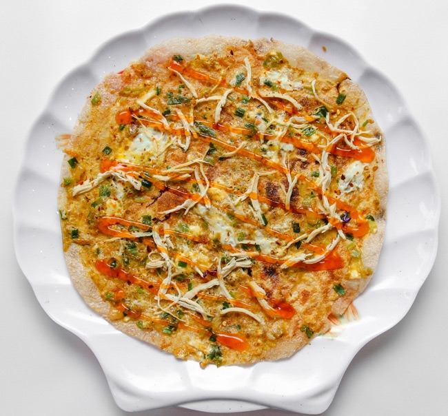 Loại bánh này được sử dụng một loại bánh tráng của Tây Ninh để làm.