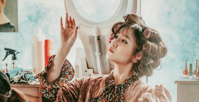 Hình ảnh lầy lội của Bích Phương trong MV Bao giờ lấy chồng