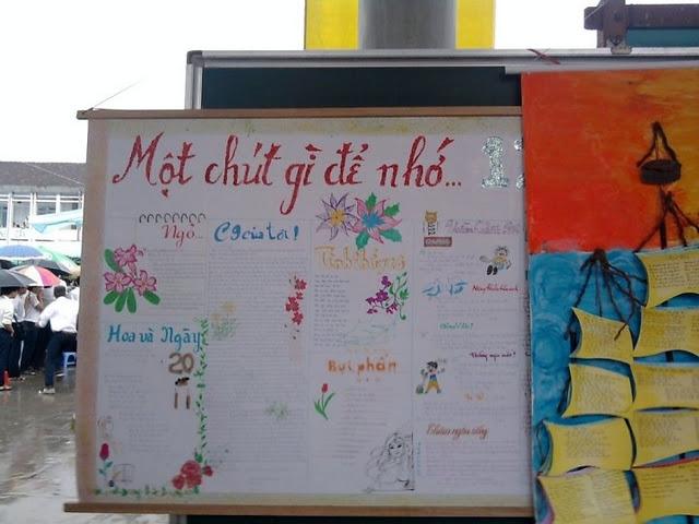 Báo tường với nội dung tri ấn, nhớ đến những cha anh đi trước