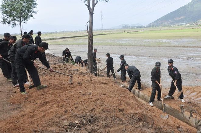 Nạo vét kênh mương, đường thoát nước
