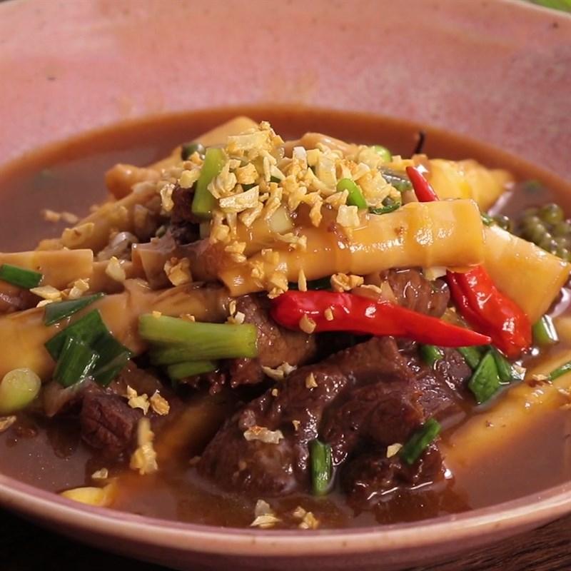 Bắp bò kho măng