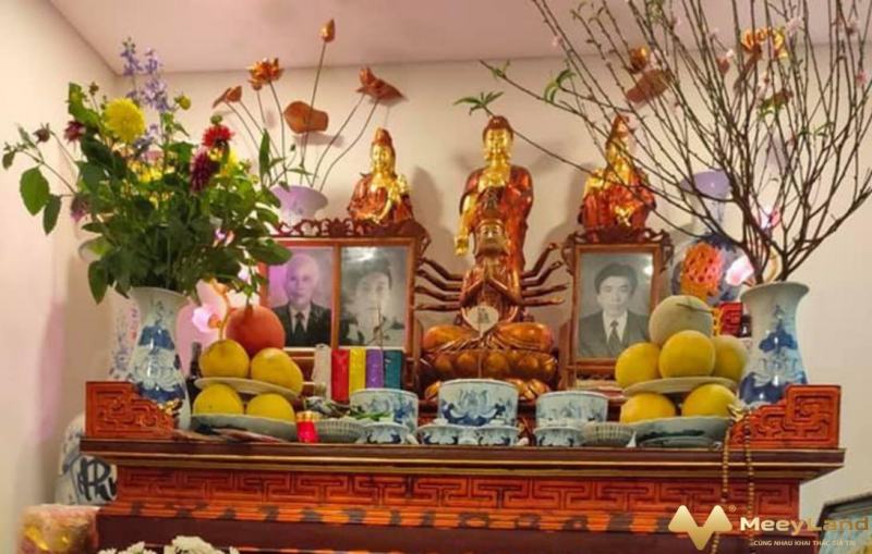 Bát hương phải được gia chủ đặt chính giữa bàn thờ