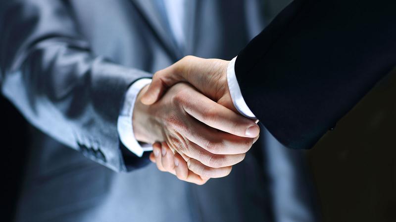Bắt tay chắc và chặt