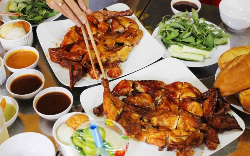 Gà Tre Bảy Gái