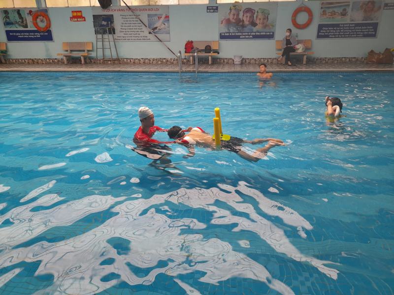 Bể bơi bốn mùa Văn Quán