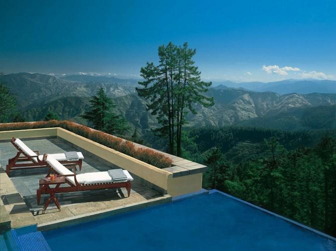Wildflower Hall là một trong những địa điểm hấp dẫn nhất dành cho những người thích du lịch trên các đỉnh núi cao