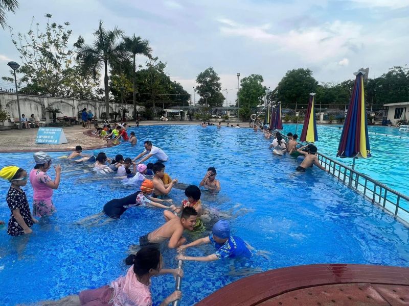 Bể bơi Cung Việt Tiệp