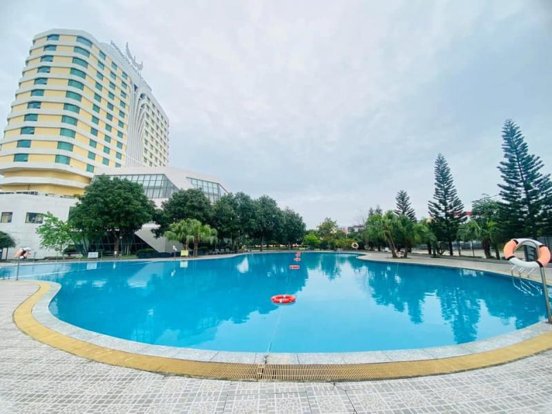 Bể bơi khách sạn Mường Thanh Grand Bắc Giang