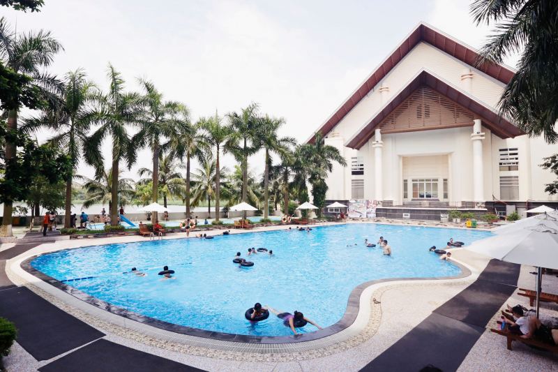 Bể bơi Sông Hồng resort