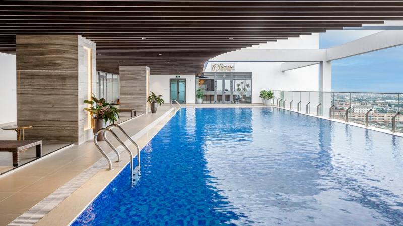 Bể bơi Sunrise Swimming Pool - Tầng 12 Khách sạn Selegend