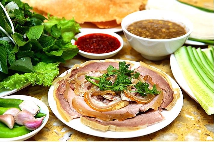 Bê Thui Cầu Mống Kim Chi