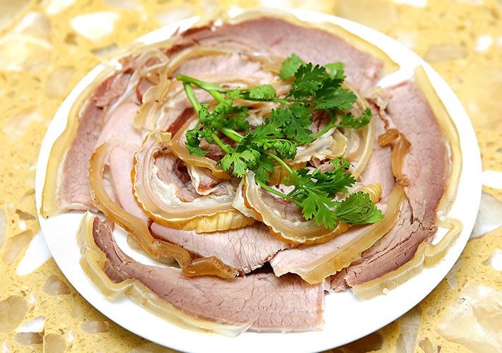 Bê Thui Cầu Mống Kim Chi