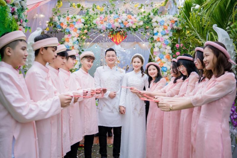 Nghề bê tráp thuê đang trở nên hot với các bạn sinh viên
