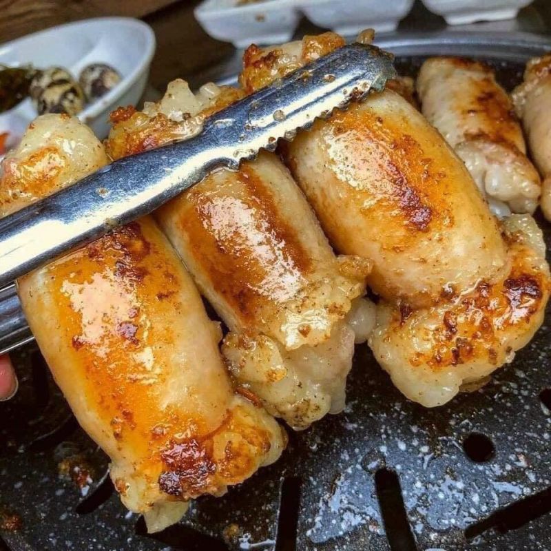 BEE BUK - Buffet Lẩu Nướng Chảo Gang