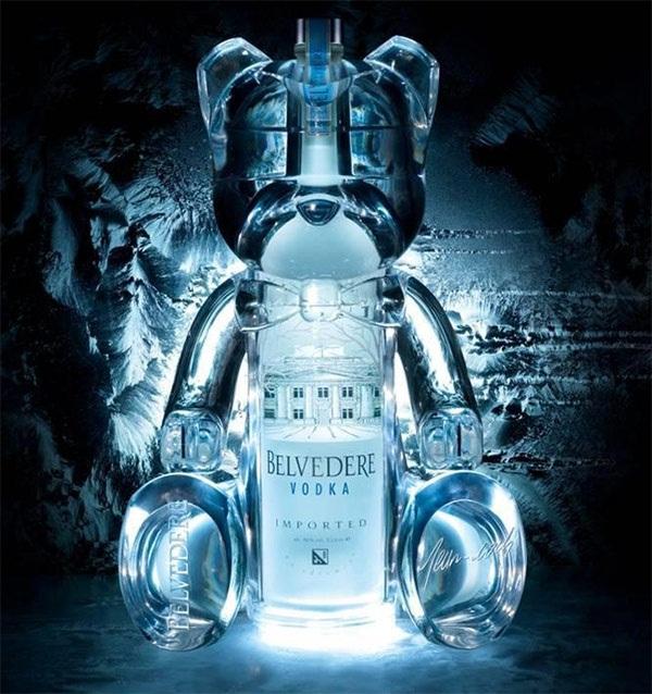 Giá của chai rượu vodka dễ thương này là 7240 USD