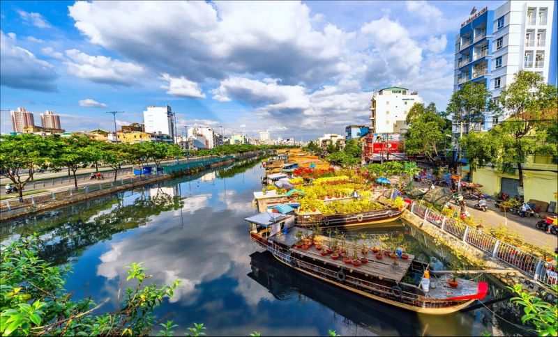 Chợ hoa Bến Bình Đông