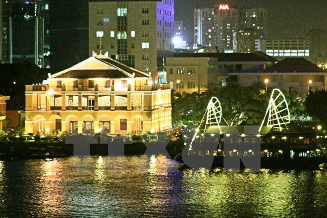 Bến Nhà Rồng về đêm