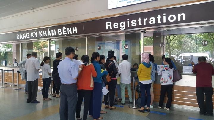 Quầy đăng ký khám bệnh tại Bệnh viện Đại học Y Dược