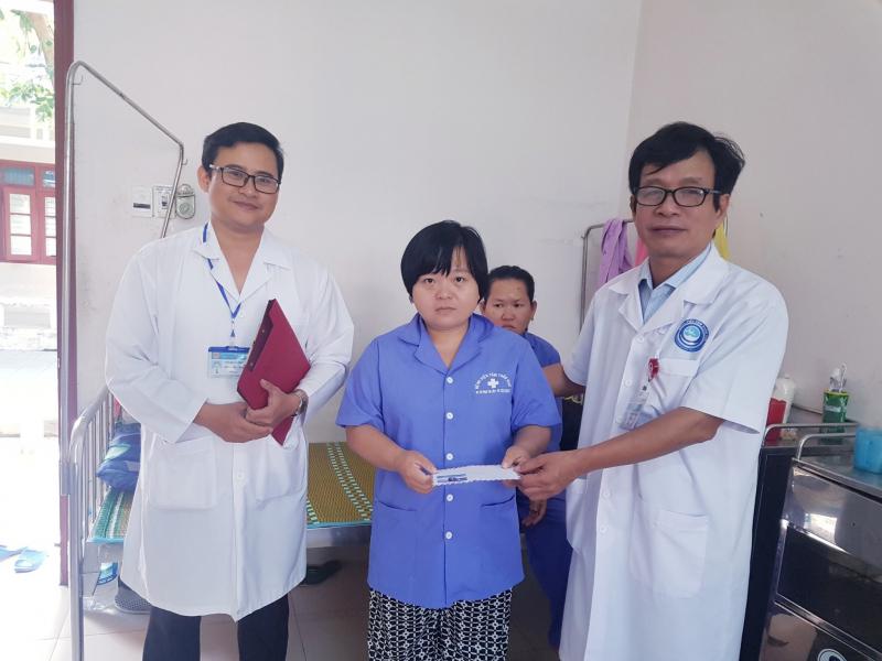 Bác sĩ và bệnh nhân tại bệnh viện Tâm thần Huế