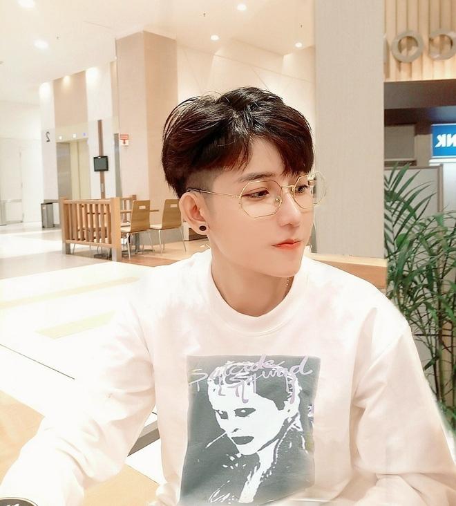 Cận cảnh vẻ đẹp nam thần của Sun Chu Miu