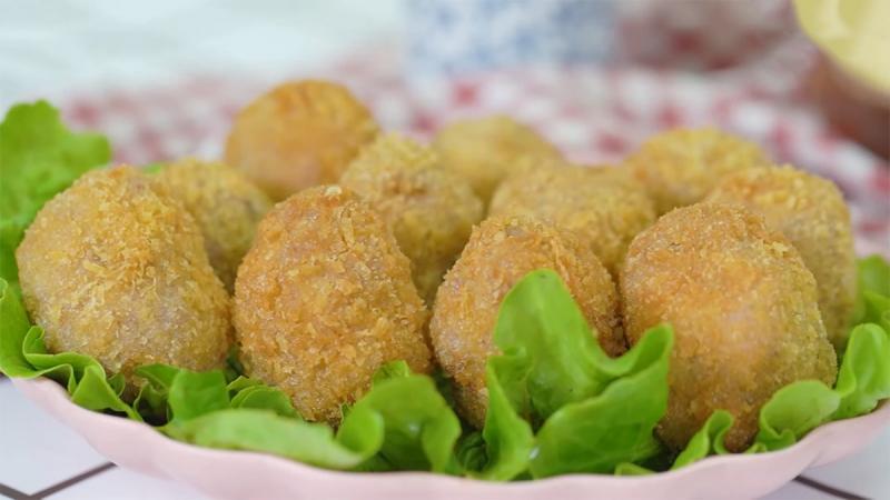 Bí đỏ bọc trứng cút chiên giòn