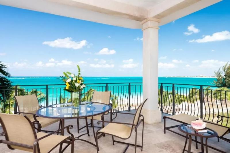 Bianca Sands on Grace Bay là khu resort có vị trí đắc địa ngay trên vịnh Grace