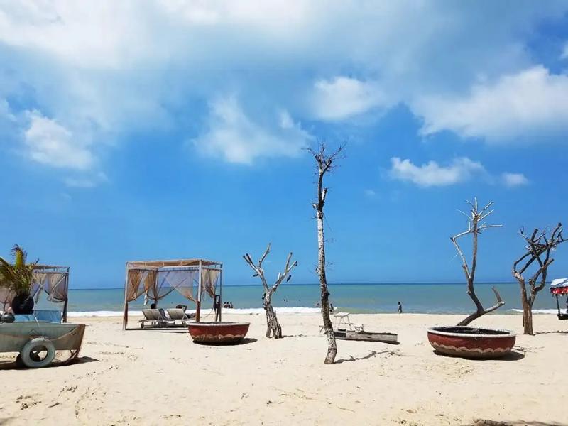 Biển Cam Bình - Lagi
