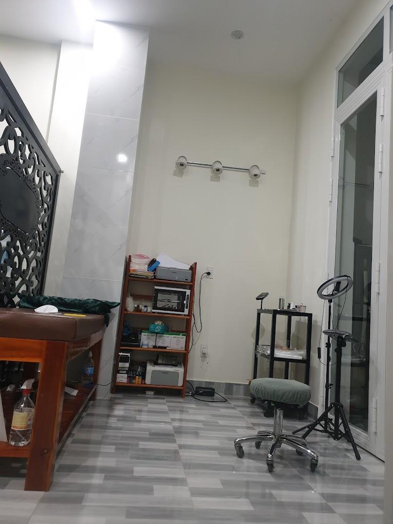 Bijin Xỏ Khuyên Và Xăm Mini