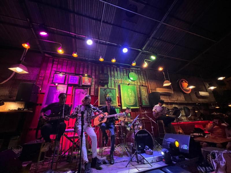 Acoustic ở Bin Cafe