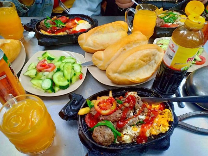 Bánh mì bít tết Ngọc Hiếu