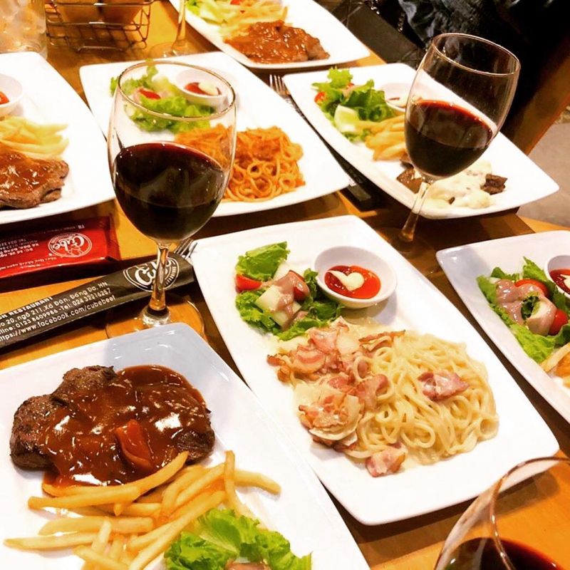 Cube Beefsteak And Drinks