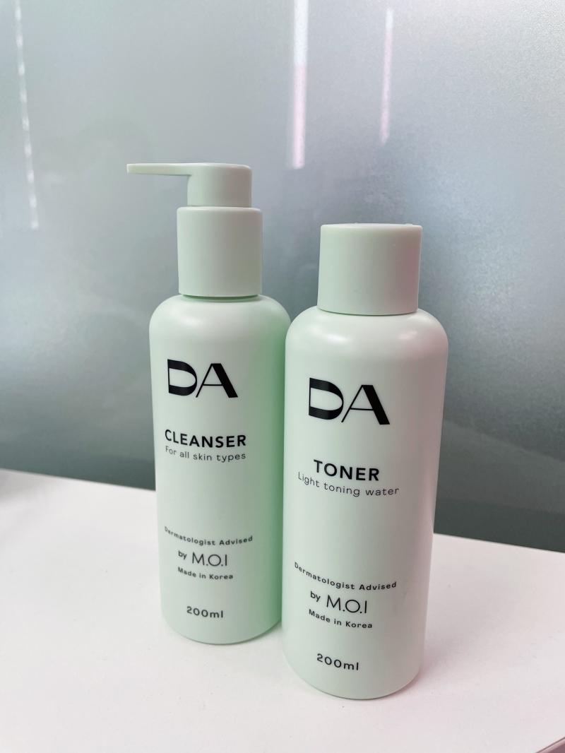 Sữa rửa mặt 2 trong 1 dạng gel tạo bọt mịn của DA by M.O.I