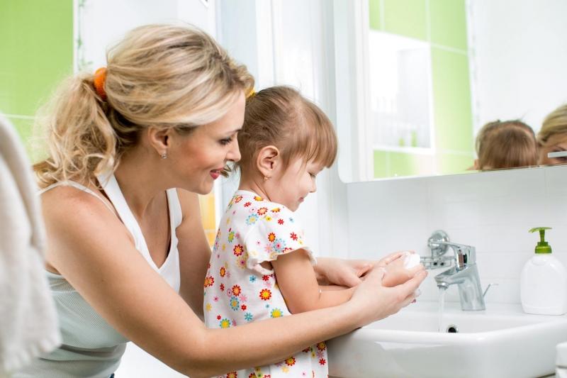 Hành động văn minh trước mặt trẻ