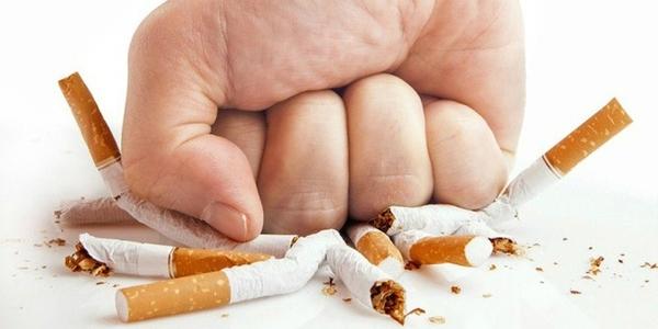 Bỏ thuốc lá giúp kiểm soát huyết áp