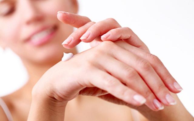 Đôi bàn tay cũng cần kem dưỡng bạn nhé