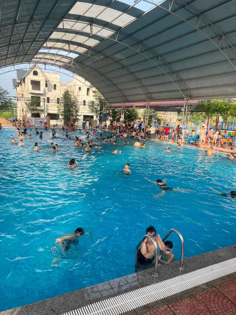 Bơi Ngọc Hà Kim Hoa